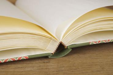 Klassisches Fotoalbum "Sepp", rot grünes Album, geometrisch